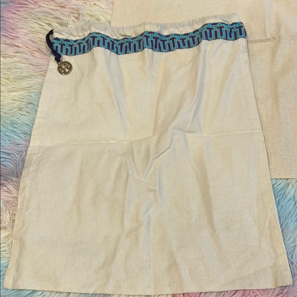 Louis Vuitton Tan Dust bag with COA , Salvatore Ferragamo and Tory Burch DB - Picture 6 of 14